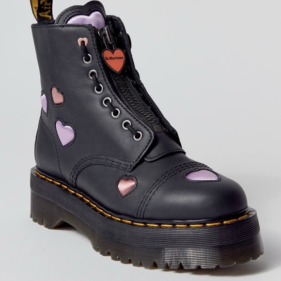 New Dr. Martens Sinclair Heart Platform Boot women size 7 - Picture 10 of 10
